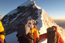 5 công dân Nga tử nạn khi leo núi cao thứ 7 thế giới