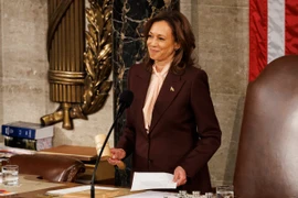 Khoảnh khắc Phó Tổng thống Mỹ Kamala Harris gõ búa xác nhận chiến thắng của ông Donald Trump