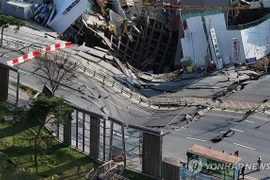 Hàn Quốc nỗ lực tìm kiếm công nhân mất tích trong vụ sập hầm tàu điện ngầm đang thi công