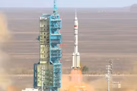 Xem Trung Quốc phóng tàu Thần Châu-20 với 3 nhà du hành lên trạm vũ trụ Thiên Cung