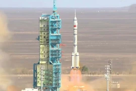 Xem Trung Quốc phóng tàu Thần Châu-20 với 3 nhà du hành lên trạm vũ trụ Thiên Cung