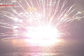 Sự cố bắn pháo hoa trên biển gây cháy 2 sà lan ở Nhật Bản