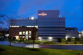 Mỹ ngừng sản xuất vaccine AstraZeneca tại nhà máy làm hỏng 15 triệu liều thuốc