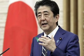 Thủ tướng Nhật Bản Abe Shinzo và Nội các từ chức