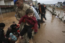 Sau thảm kịch động đất, người dân Thổ Nhĩ Kỳ lại hứng chịu lũ quét kinh hoàng