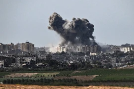 Israel tiến hành hàng chục cuộc không kích Hamas trong đêm