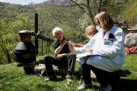 [ẢNH] Những điểm tiêm chủng vaccine ngừa Covid-19 khác lạ trên thế giới