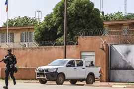 Pháp tính đóng cửa vô thời hạn Đại sứ quán tại Niger