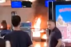 Cảnh phóng hỏa gây hoảng loạn tại sân bay ở Milan, Italy