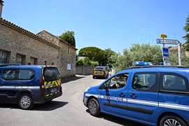 Pháp: Vừa rời lễ cưới, cô dâu chú rể bị bắn thương vong