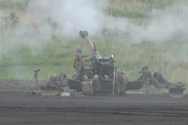 Nhật Bản: Đạn pháo binh bị chệch mục tiêu, nghi rơi ngoài khu huấn luyện