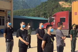 [Tin nhanh sáng 5-8-2022] Trao trả 6 người nhập cảnh trái phép cho Trung Quốc