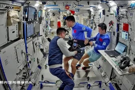 Cận cảnh hoạt động của phi hành gia Trung Quốc trên Trạm vũ trụ Thiên Cung