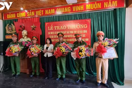 [Tin nhanh tối 23-8-2020] Chủ tịch tỉnh Bắc Ninh khen thưởng các đơn vị giải cứu bé trai bị bắt cóc