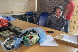 [Tin nhanh sáng 25-4-2022] Bắt giữ đối tượng vận chuyển 8 bánh heroin cùng 4kg ma túy đá