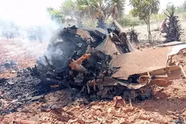 Máy bay quân sự rơi và bốc cháy ở miền Trung Myanmar 