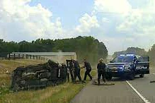 Bị cảnh sát truy đuổi gắt gao, trộm ô tô lạc tay lái rơi xuống mương tử vong 