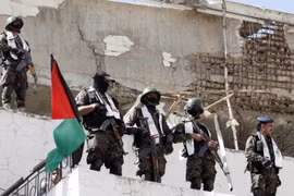 Lực lượng Houthi bắt giữ tàu hàng ở Biển Đỏ, nói là của Israel