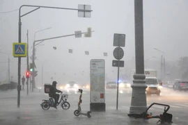 Cơn bão mạnh quét qua Thủ đô Matxcơva, 2 người thiệt mạng