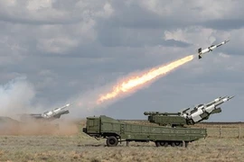 Phòng không Syria khai hỏa, bắn hạ tên lửa Israel 