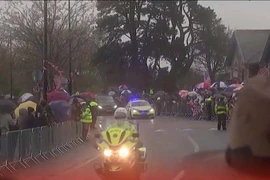 Hàng nghìn người đội mưa chào đón Tổng thống Mỹ Joe Biden trở lại quê hương Ireland