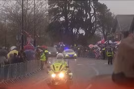 Hàng nghìn người đội mưa chào đón Tổng thống Mỹ Joe Biden trở lại quê hương Ireland