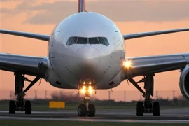 Hành khách uống rượu ẩu đả trên máy bay, phi hành đoàn liền báo cảnh sát