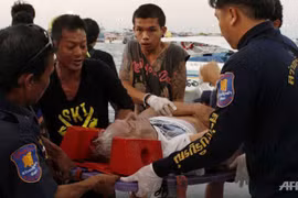 Chìm phà ngoài khơi Pattaya, 7 du khách tử nạn