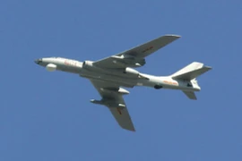 Nhật cảnh giác cao độ máy bay ném bom Trung Quốc