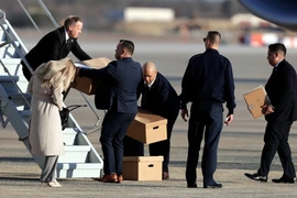 Tổng thống Mỹ Donald Trump nhận lại các tài liệu bị FBI tịch thu