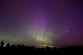 Hiếm gặp cảnh mưa sao băng và Bắc Cực Quang cùng xuất hiện ở Hokkaido