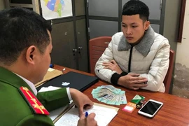 [Tin nhanh tối 24-12-2020] Lừa hơn 100 người với chiêu tuyển “phi công” phục vụ quý bà