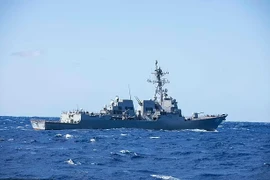 Tàu khu trục Mỹ khai hỏa, bắn rơi UAV Houthi ở Biển Đỏ