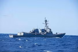 Tàu khu trục Mỹ khai hỏa, bắn rơi UAV Houthi ở Biển Đỏ