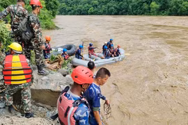 Nepal: Hai xe buýt bị cuốn xuống sông, ít nhất 60 người mất tích