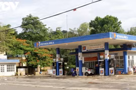 [Tin nhanh sáng 3-11-2020] Phát hiện thi thể phụ nữ trong tình trạng treo cổ sau kho xăng dầu