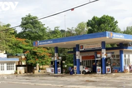 [Tin nhanh sáng 3-11-2020] Phát hiện thi thể phụ nữ trong tình trạng treo cổ sau kho xăng dầu