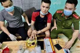 [Tin nhanh sáng 15-5-2021] Đối tượng mua bán ma túy chống đối, thả chó tấn công trinh sát