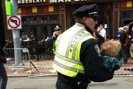 Mỹ: Trường trung học bị dọa "thổi bay" sau vụ nổ bom kép marathon