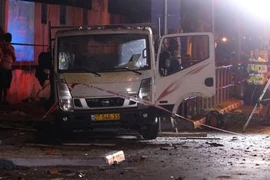 Khoảnh khắc vụ nổ lớn rung chuyển trung tâm thành phố Tel Aviv, Israel