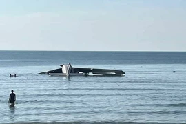 Máy bay chở 6 cảnh sát Thái Lan lao xuống biển 