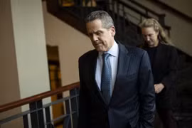 Phó Chủ tịch phụ trách giám sát của FED từ chức