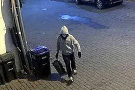 Mỹ bắt giữ nghi phạm đặt bom ống gần các trụ sở của Ủy ban Quốc gia