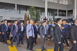 Di lý nhóm tội phạm lừa đảo người Nhật Bản ở Campuchia về nước