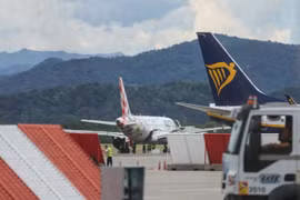 Người đàn ông tử vong sau khi bị hút vào động cơ máy bay