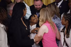 Cầu thủ bóng rổ ngất xỉu tại sự kiện vinh danh ở Nhà Trắng