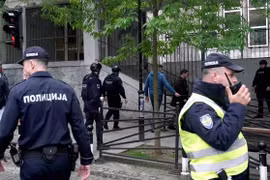 Nam sinh 14 tuổi bắn chết 9 người tại trường tiểu học ở Serbia