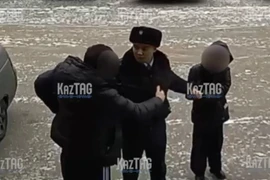 Sĩ quan cảnh sát kịp thời giải cứu bé gái 11 tuổi khỏi tên ấu dâm