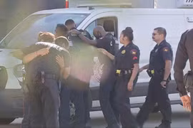 Bị phục kích bằng súng trường, 3 cảnh sát Mỹ thương vong