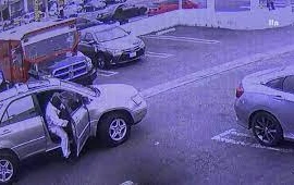 Khoảnh khắc tội phạm dùng súng cướp xe bọc thép ở Mỹ